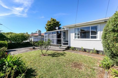 Photo of property in 16 Trafalgar Street, Westown, New Plymouth, 4310