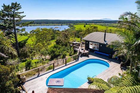 Photo of property in 562 Ocean View Road, Te Arai, Wellsford, 0975