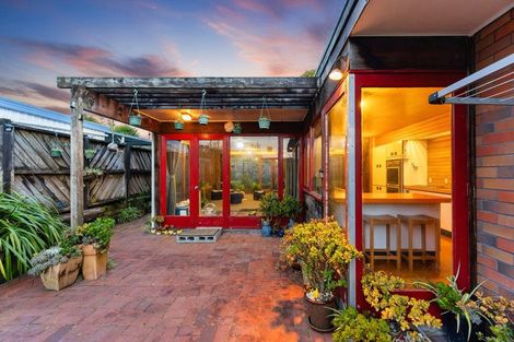 Photo of property in 41 Fitzherbert Avenue, West Harbour, Auckland, 0618