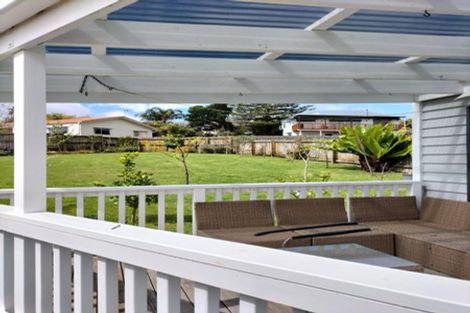 Photo of property in 15a Aeroview Drive, Beach Haven, Auckland, 0626