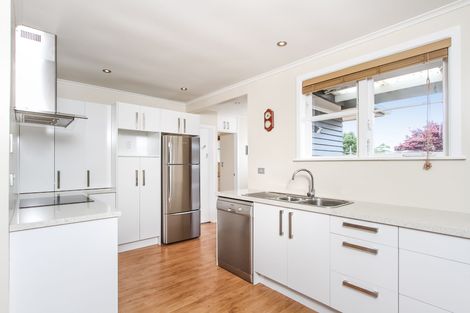 Photo of property in 10 Stottholm Road, Titirangi, Auckland, 0604