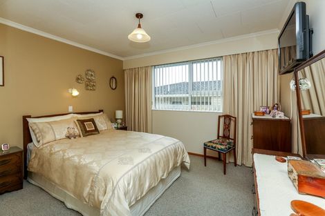 Photo of property in 19 Roy Terrace, Moturoa, New Plymouth, 4310