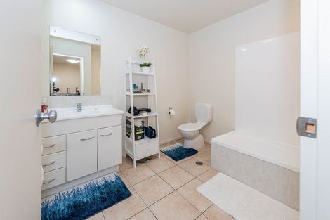 Photo of property in 7/78 Fernhill Way, Oteha, Auckland, 0632