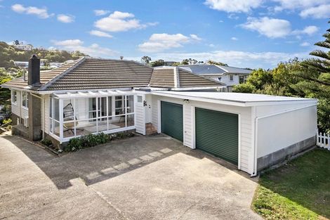 Photo of property in 30 Bassett Road, Johnsonville, Wellington, 6037