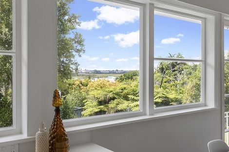 Photo of property in 5 Braebank Lane, Te Atatu South, Auckland, 0610
