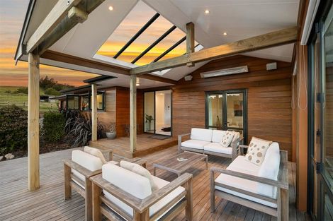 Photo of property in 883 Peak Road, Helensville, 0875