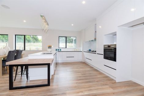 Photo of property in 19 Reserva Crescent, Kumeu, 0810