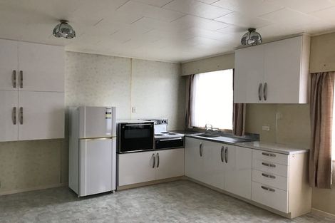 Photo of property in 102 Awanui Street, Merrilands, New Plymouth, 4312