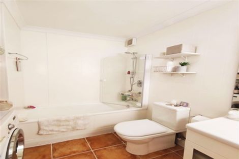 Photo of property in Hobson Court Flats, 59/70 Hobson Street, Thorndon, Wellington, 6011