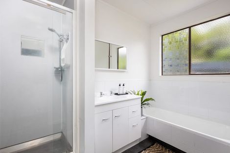 Photo of property in 121 Poplar Grove, Whalers Gate, New Plymouth, 4310