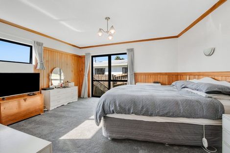 Photo of property in 12 Emery Grove, Bayview, Auckland, 0629