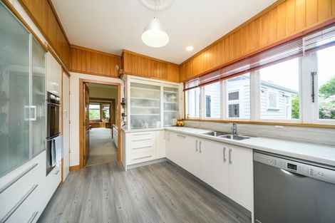 Photo of property in 16 Manapouri Crescent, Hokowhitu, Palmerston North, 4410