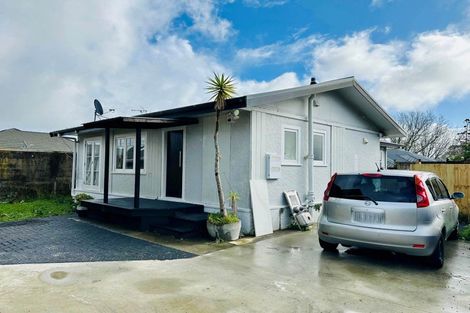 Photo of property in 70 Hobsonville Road, West Harbour, Auckland, 0618