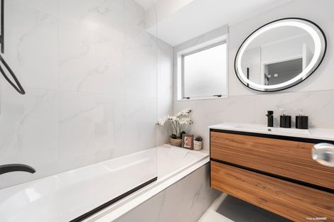 Photo of property in 1/9 Delisle Place, Windsor Park, Auckland, 0632