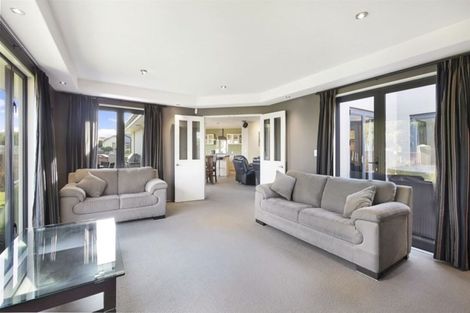 Photo of property in 25 Linkwater Way, Parklands, Christchurch, 8083