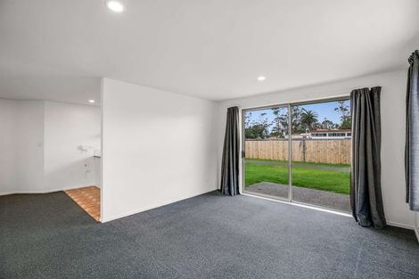 Photo of property in 18 Chic Gardens, Parakai, 0830