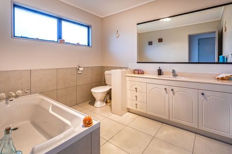 Photo of property in 54 Kon Tiki Road, Whiritoa, Whangamata, 3691