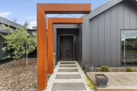 Photo of property in 9b Cross Street, Lepperton, New Plymouth, 4373