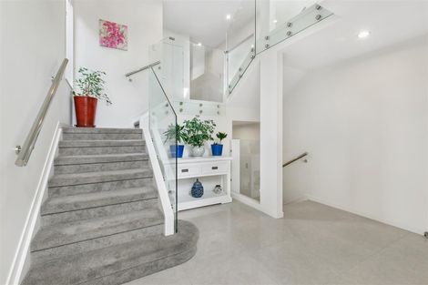 Photo of property in 2b St Clair Place, Browns Bay, Auckland, 0630