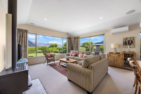 Photo of property in 5 Centre Crescent, Wanaka, 9305