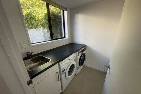 Photo of property in 92 Wynyard Crescent, Fernhill, Queenstown, 9300