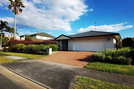Photo of property in 12 Sandalwood Place, Somerville, Auckland, 2014