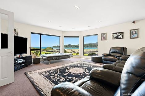 Photo of property in 12 Bunker Way, Strathmore Park, Wellington, 6022