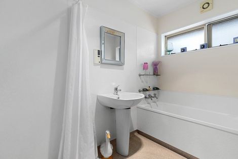 Photo of property in 47 Waiwherowhero Drive, St Andrews, Hamilton, 3200