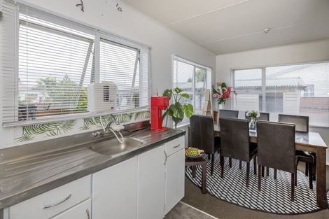 Photo of property in 30 Strathmore Avenue, Levin, 5510