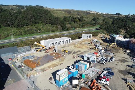 Photo of property in 1 Ara Paiwhenua, Tawa, Wellington, 5028