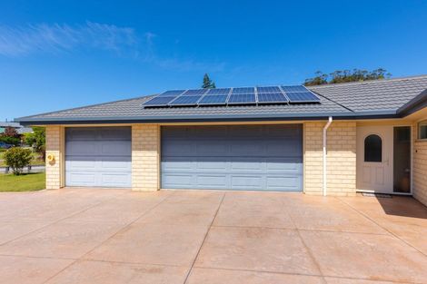 Photo of property in 32 Admiralty Place, Waikawa, Picton, 7220