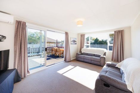 Photo of property in 11 Hendon Place, West End, Palmerston North, 4412