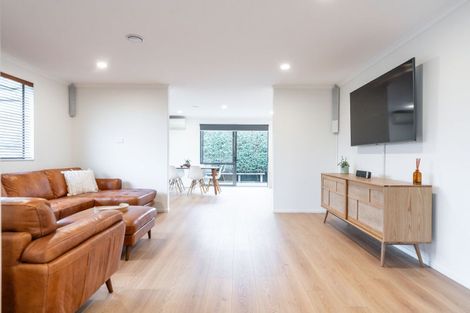 Photo of property in 1/10 Abergeldie Way, Cambridge, 3434