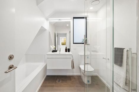 Photo of property in 7 Garfield Street, Brooklyn, Wellington, 6021