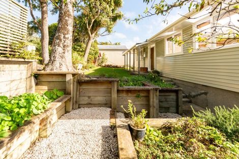 Photo of property in 8 Torwood Road, Khandallah, Wellington, 6035