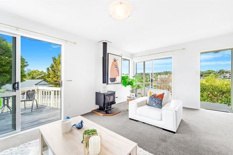 Photo of property in 11 Babington Place, Torbay, Auckland, 0630