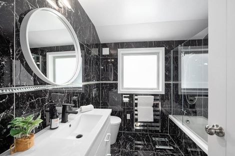 Photo of property in 2/21 Fields Parade, Oteha, Auckland, 0632