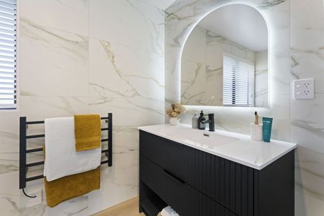 Photo of property in 6 Crosby Road, West Harbour, Auckland, 0618