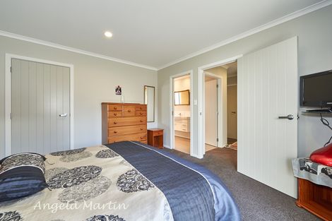 Photo of property in 1 Cullen Court, Palmerston North, 4410