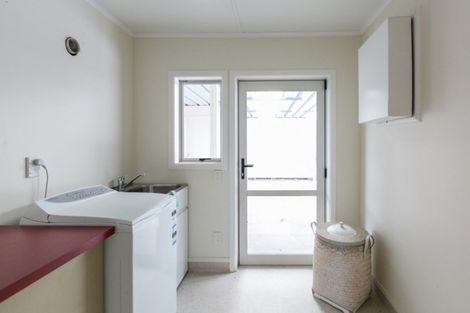 Photo of property in 5 Madeira Road, Bluff Hill, Napier, 4110