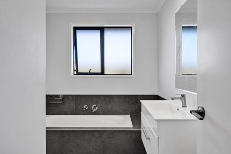 Photo of property in 32 County Drive, Hawera, 4610