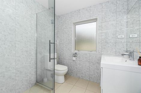 Photo of property in 1c Babich Road, Henderson Valley, Auckland, 0614