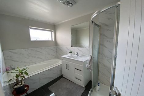 Photo of property in 18 Whekau Drive, Takanini, 2112