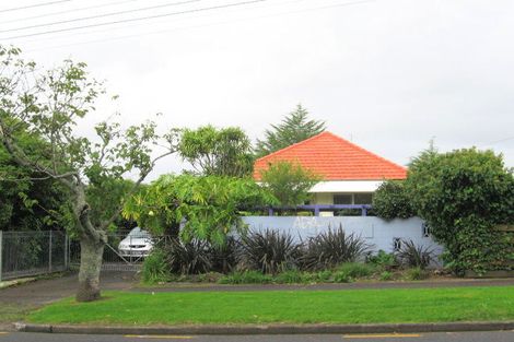 Photo of property in 2 Kamara Road, Glen Eden, Auckland, 0602