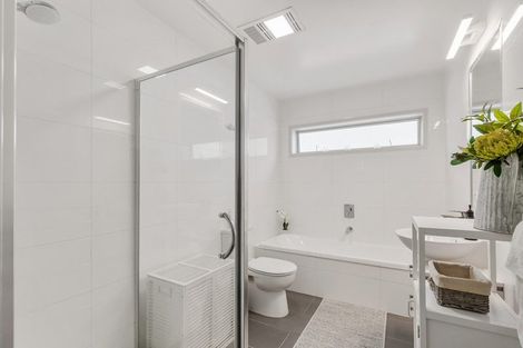 Photo of property in 16 Kensington Drive, Orewa, 0931