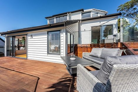 Photo of property in 4 Calypso Place, Rothesay Bay, Auckland, 0630