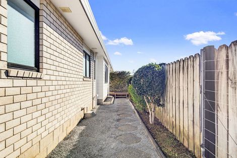 Photo of property in 23 Brookesmith Drive, Waiuku, 2123
