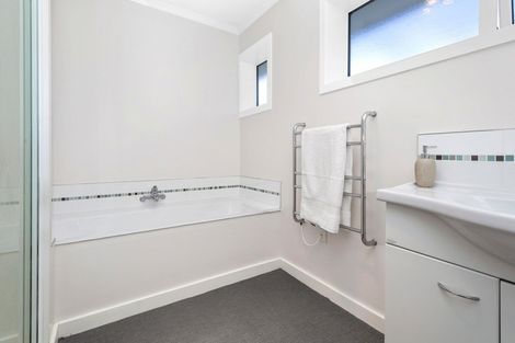 Photo of property in 17 Hathaway Avenue, Boulcott, Lower Hutt, 5010