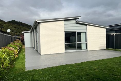 Photo of property in 12 Buddle Road, Wallaceville, Upper Hutt, 5018