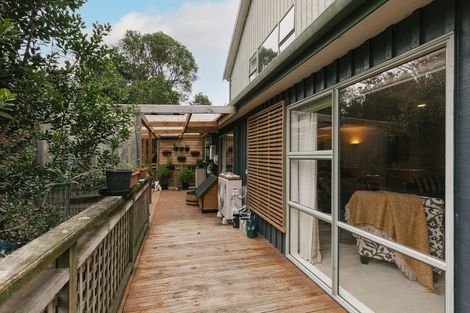 Photo of property in 8a Williams Terrace, Fitzherbert, Palmerston North, 4410